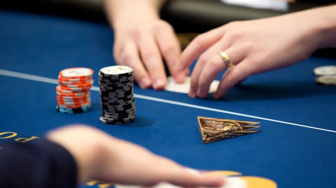 德州撲克新手 進階（jiē）必學打法:半詐唬（hǔ）