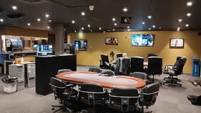 瑞（ruì）典gg扑克和扑克比赛（sài） 遭（zāo）突（tū）袭 特警荷枪实弹称（chēng）“平静执法”?