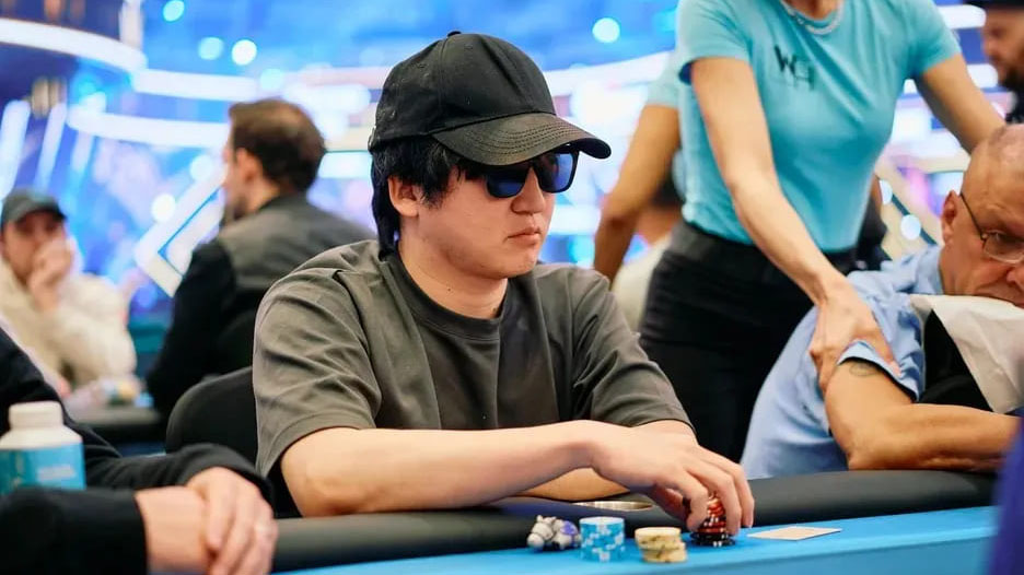 WSOP主赛事（shì）诈唬 世（shì）界第一（yī）弃掉三条K引发全网（wǎng）群嘲